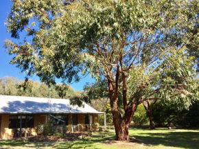  Grampians Pomonal Cottages  Помонал